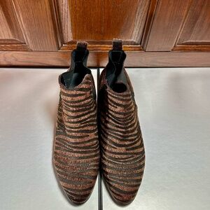 🐅Cato Comfort  Women’s Tiger Stripe Faux Fur Ankle Booties